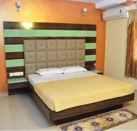Hotel Seven Hills Inn Tirupati Bagian luar foto